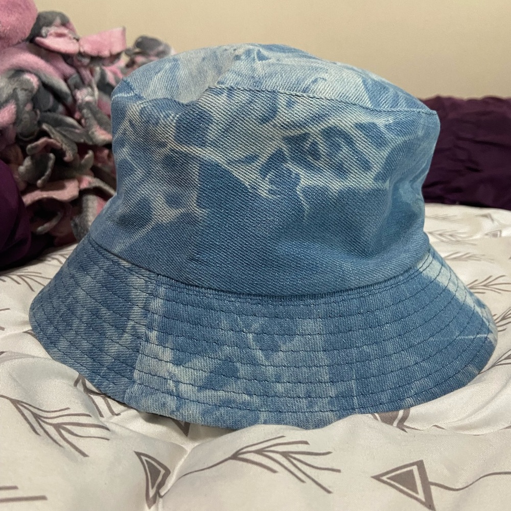 flip bucket hat